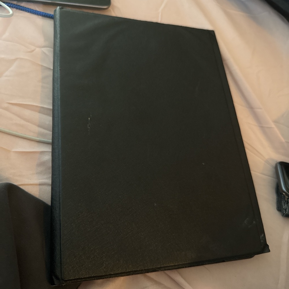 Amazon Essentials Black Tablet Case - Picture 3 of 3